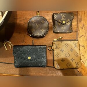 AUTHENTIC BUNDLE LOUIS VUITTON KEY POUCHES KEYCHAINS